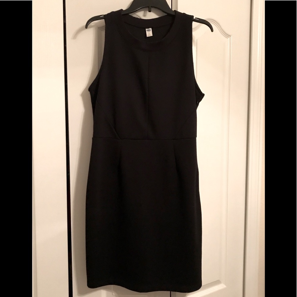 Black sleeveless dress